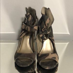 Camouflage heels